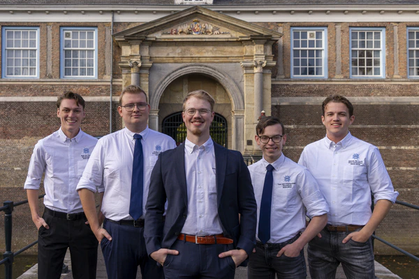 Een foto van het bestuur in studiejaar 2025-2026.