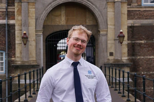 Een foto van vice-voorzitter David van der Veer