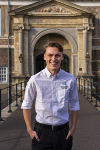 Een foto van PR-commissaris Sam de Craen