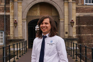 Een foto van secretaris Stijn van Houwelingen