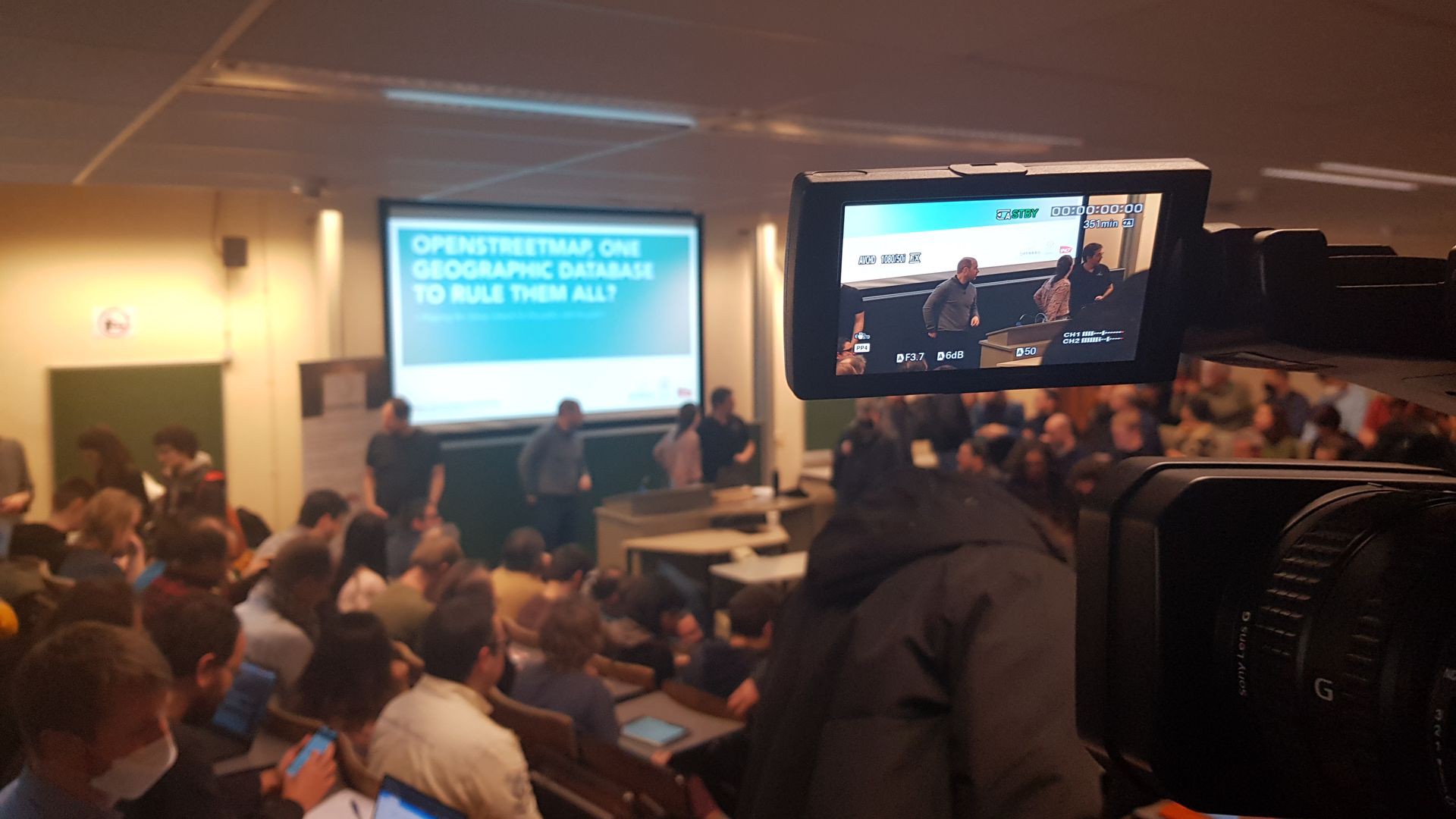 /images/activities/2023-02-03-fosdem-reis/20230204_140332.jpg