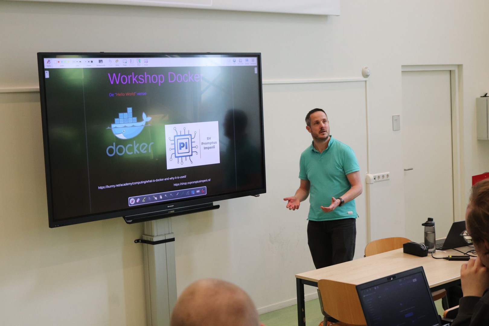 /images/activities/2026-04-02-docker-workshop/IMG_4778.jpg